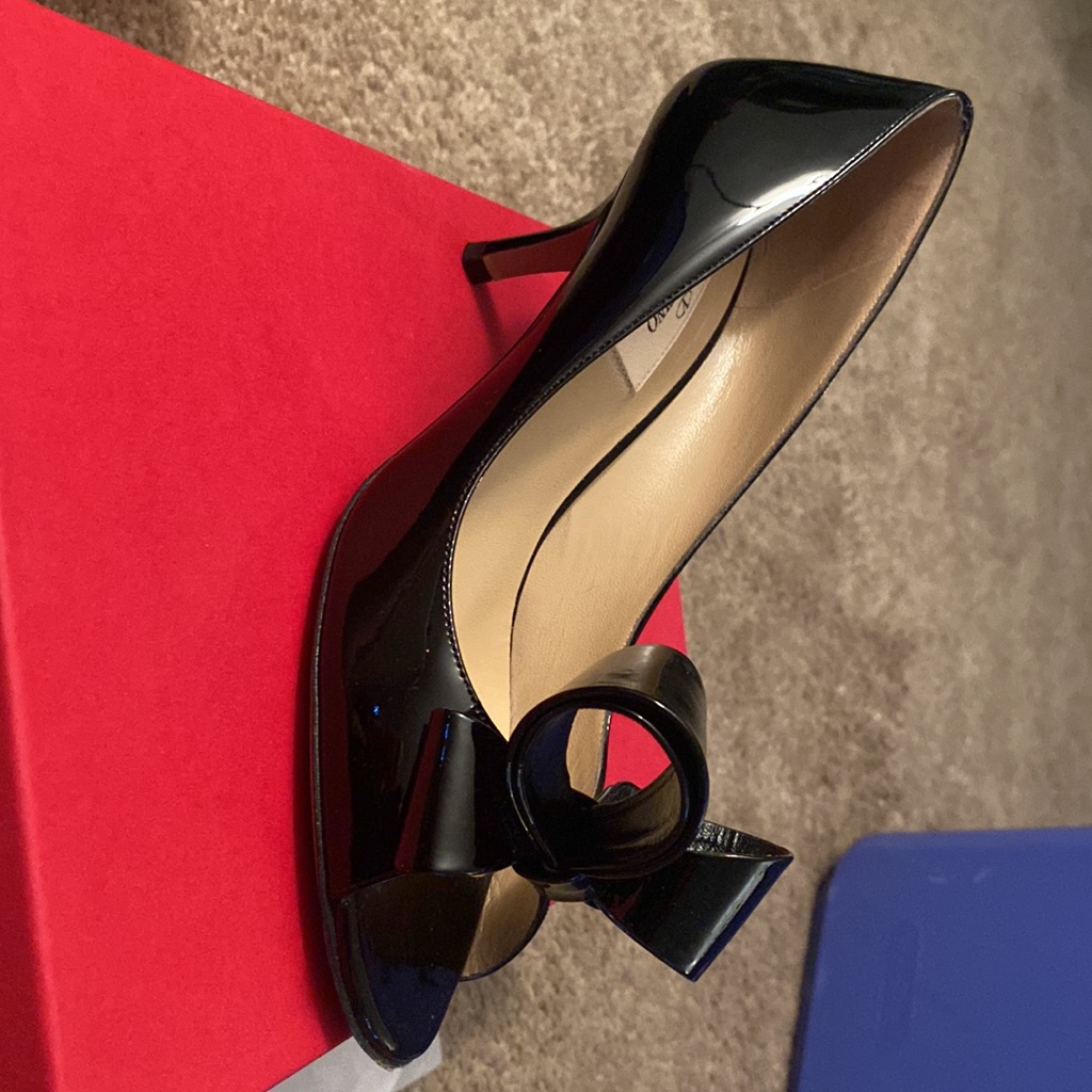 Like New- Valentino Black Patent Heels With Bow